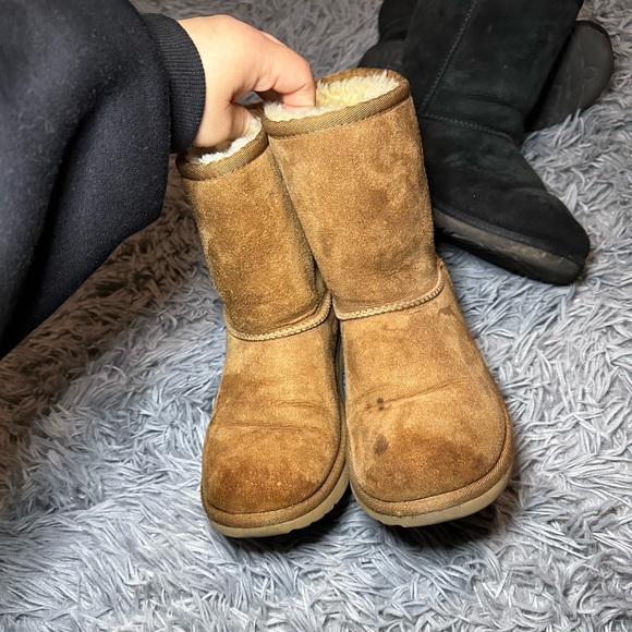 2 Pairs of UGG Boots - Picture 8 of 14